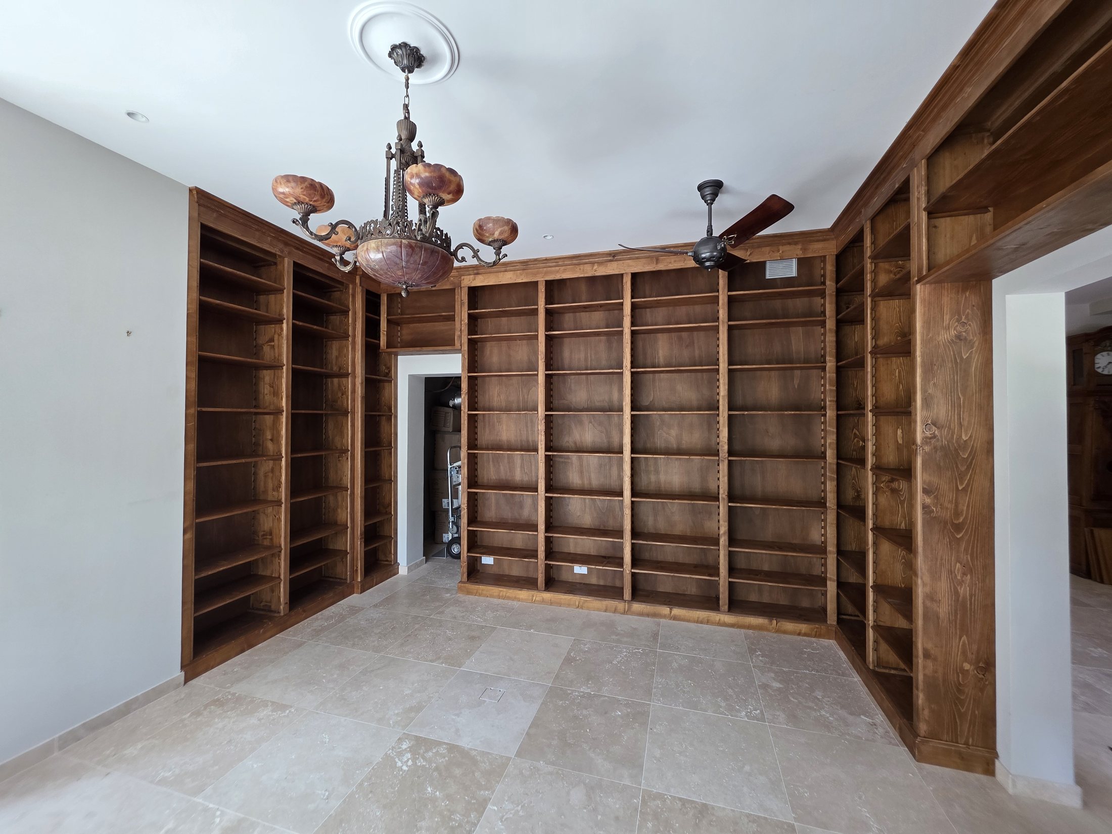 Libreria su misura in legno a tutta parete per studio e ufficio, Mobili Granci